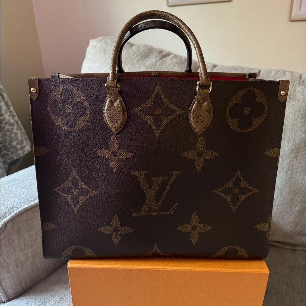 Louis Vuitton on the go gm nwt